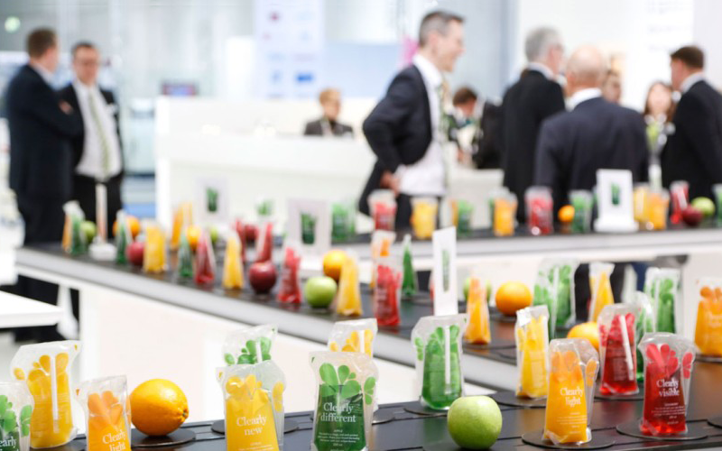 Werbegrafik der AnugaFoodTec zeigt diverse Liquid Foods, Smoothies auf der Messe